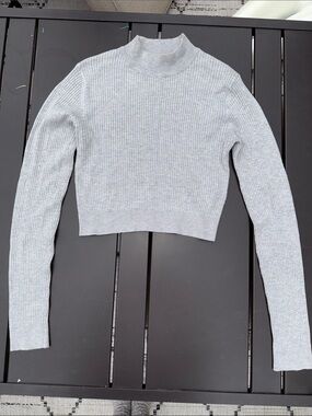 Streetwear Society Women's Light Gray Ribbed Mock Neck Crop Sweater XS